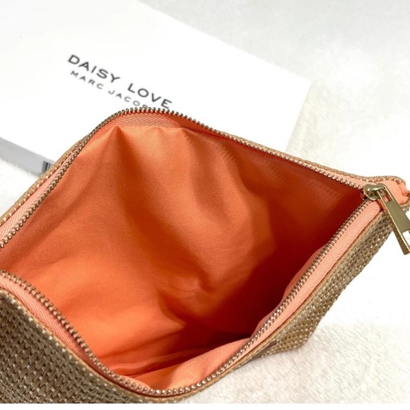 Mark jacobs , woven straw like wristlet/ cosmetic pouch - Picture 4 of 4